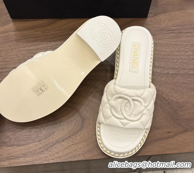 Comfortable Chanel CC logo Heeled Slides Sandals with Chain White Quilted Leather 6051320