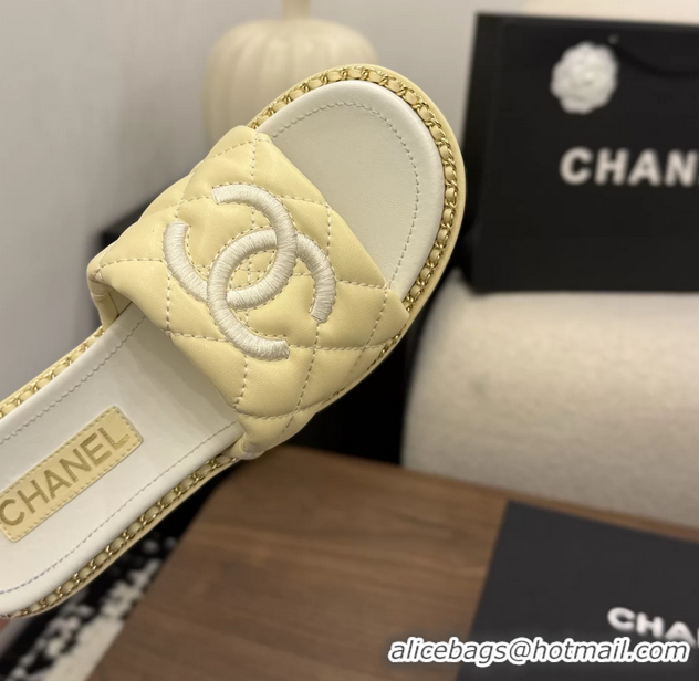 Duplicate Chanel CC logo Heeled Slides Sandals with Chain Beige Quilted Leather 6051320