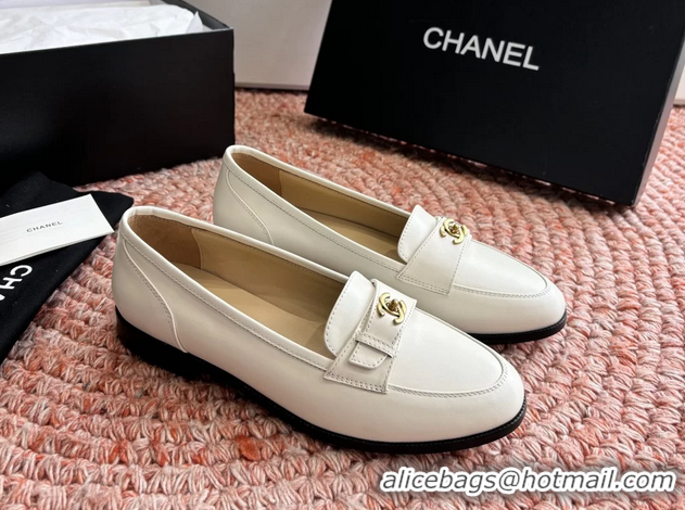 Feminine Chanel Vintage CC Turnlock Logo White Leather Loafers 6051612