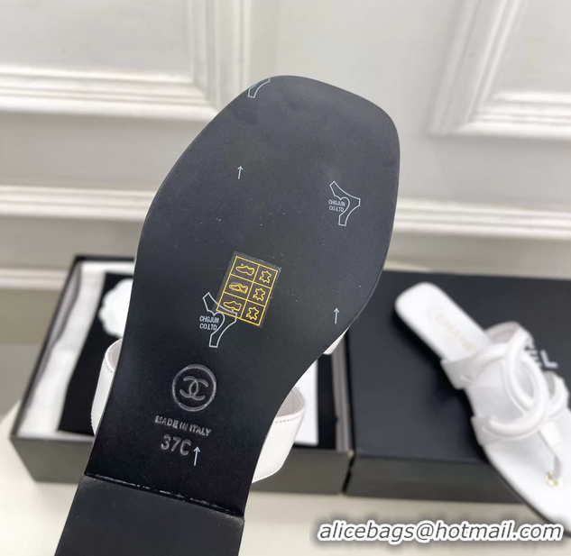 Top Grade Chanel Large CC Logo White Leather Flat Thong Sandals 6052106