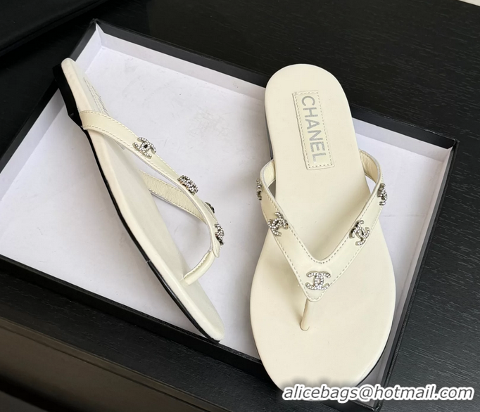 Fashion Chanel CC Logo White Leather Flat Thong Sandals 6052207