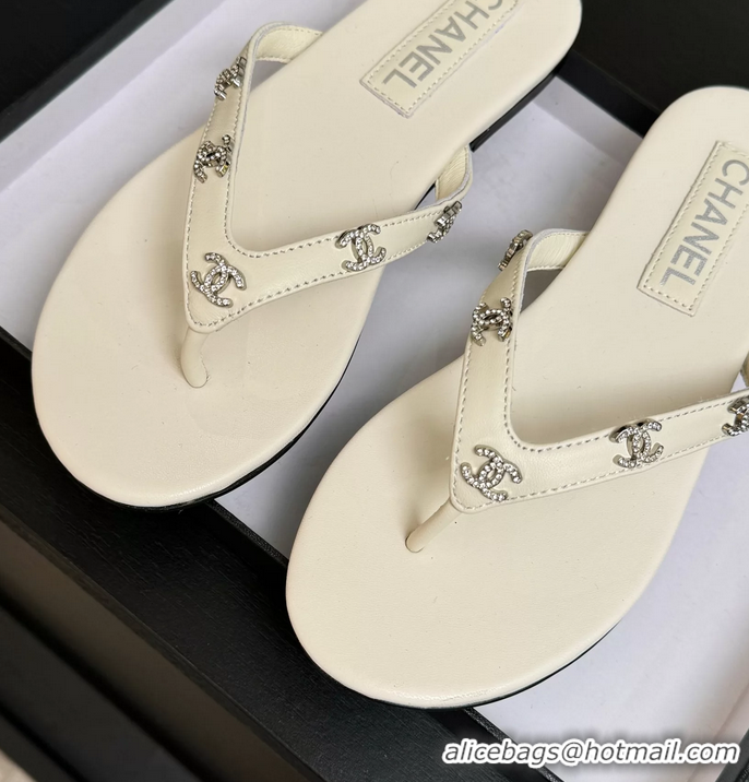Fashion Chanel CC Logo White Leather Flat Thong Sandals 6052207