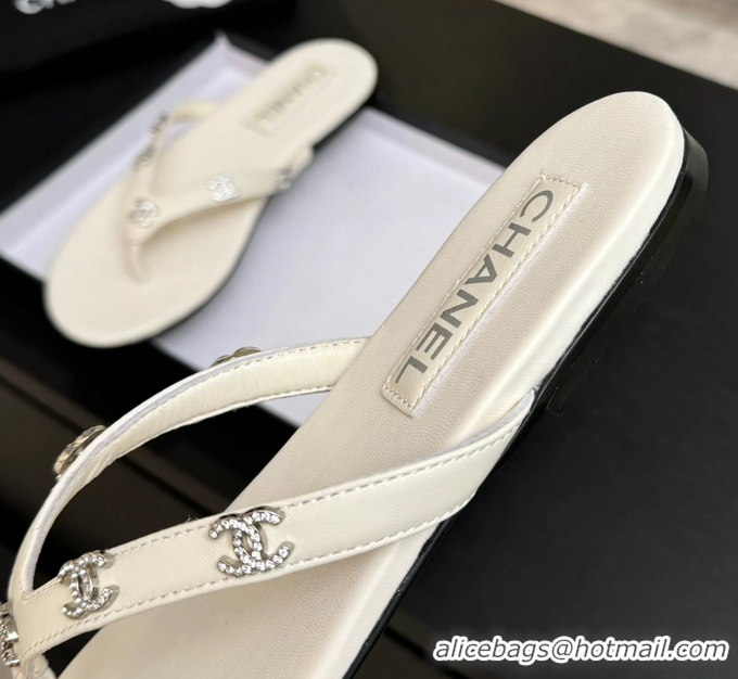 Fashion Chanel CC Logo White Leather Flat Thong Sandals 6052207