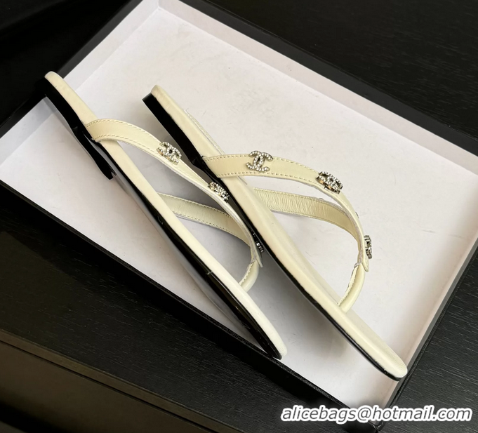 Fashion Chanel CC Logo White Leather Flat Thong Sandals 6052207