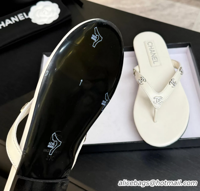 Fashion Chanel CC Logo White Leather Flat Thong Sandals 6052207