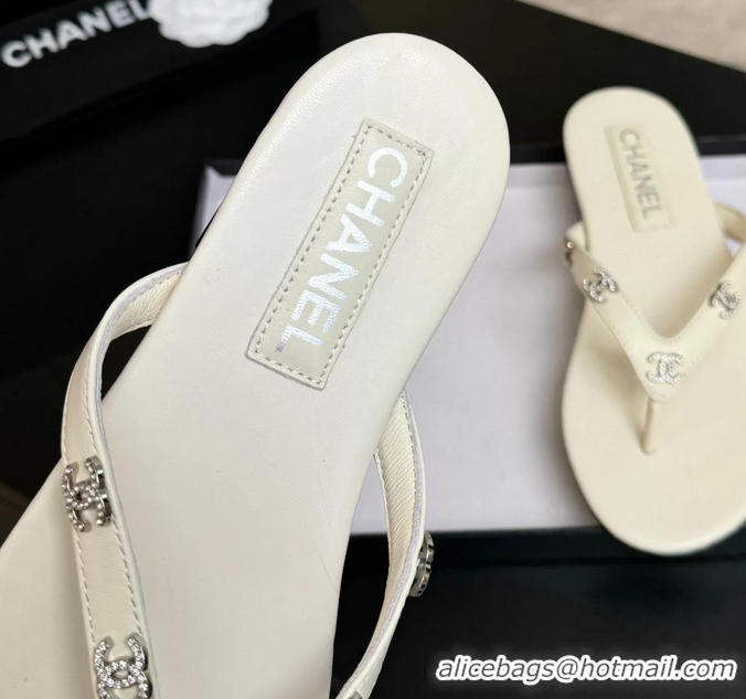 Fashion Chanel CC Logo White Leather Flat Thong Sandals 6052207