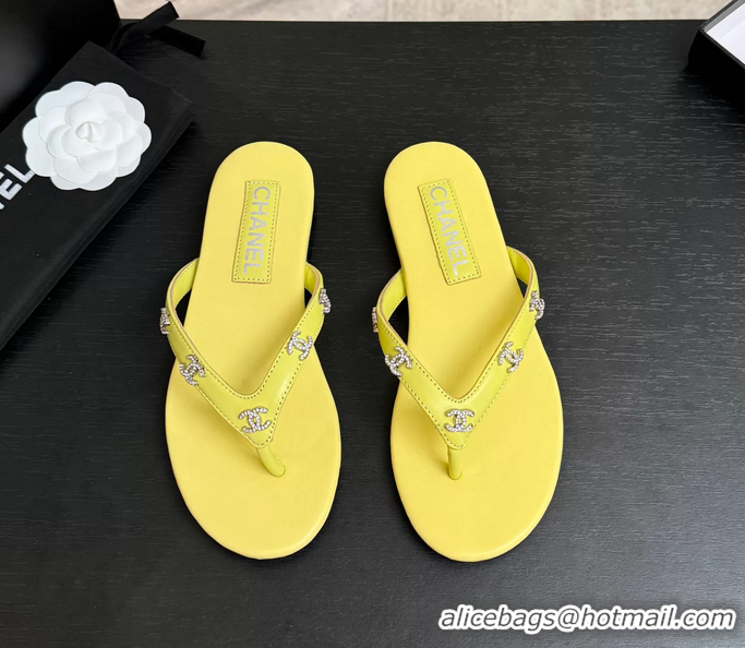 Comfortable Chanel CC Logo Light Yellow Leather Flat Thong Sandals 6052208