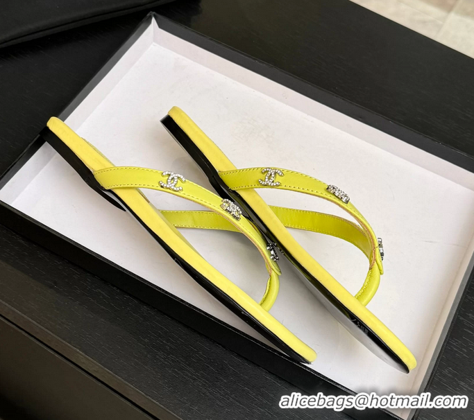Comfortable Chanel CC Logo Light Yellow Leather Flat Thong Sandals 6052208