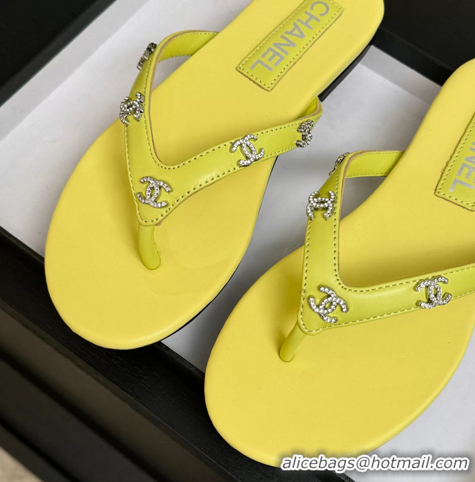 Comfortable Chanel CC Logo Light Yellow Leather Flat Thong Sandals 6052208
