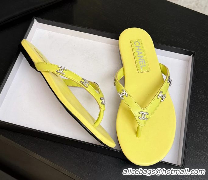 Comfortable Chanel CC Logo Light Yellow Leather Flat Thong Sandals 6052208