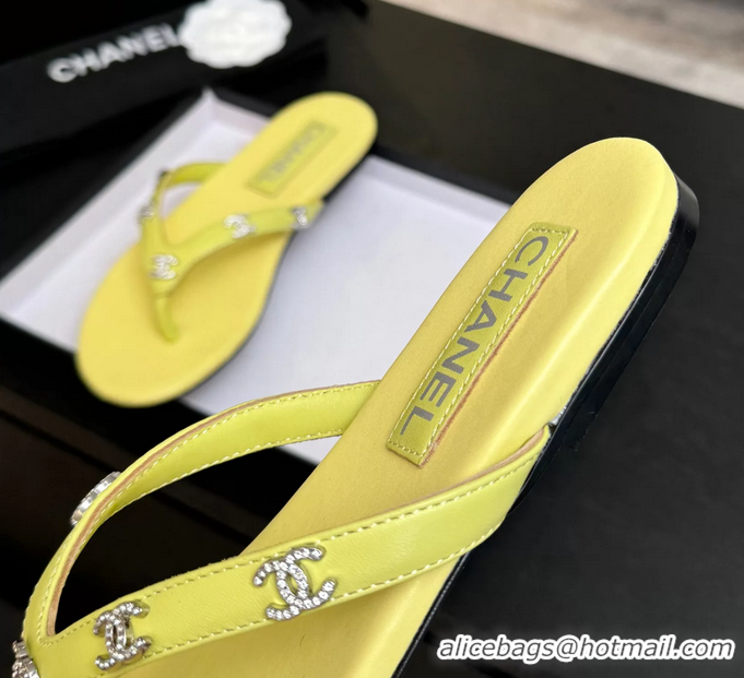 Comfortable Chanel CC Logo Light Yellow Leather Flat Thong Sandals 6052208