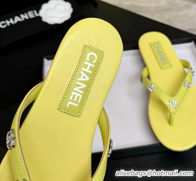 Comfortable Chanel CC Logo Light Yellow Leather Flat Thong Sandals 6052208
