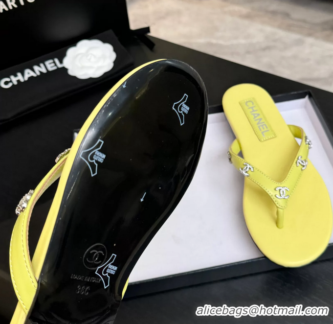 Comfortable Chanel CC Logo Light Yellow Leather Flat Thong Sandals 6052208