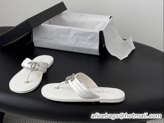 Good Taste Chanel CC Logo White Leather Flat Thong Sandals 6052403