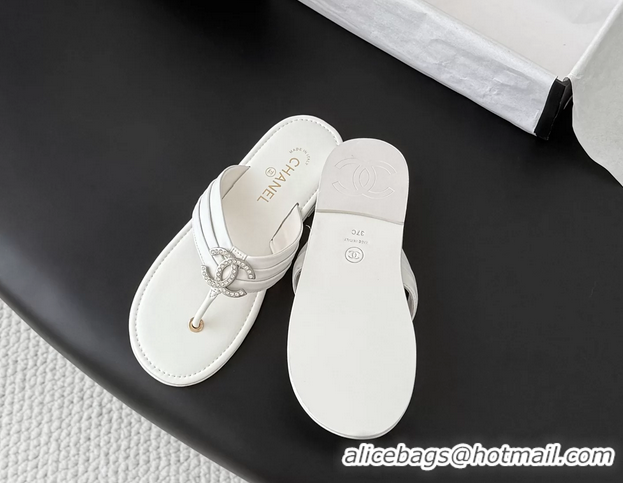 Good Taste Chanel CC Logo White Leather Flat Thong Sandals 6052403