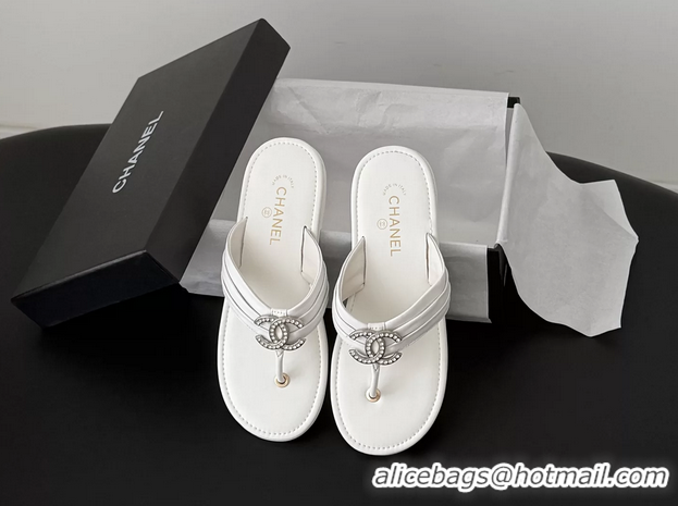 Good Taste Chanel CC Logo White Leather Flat Thong Sandals 6052403