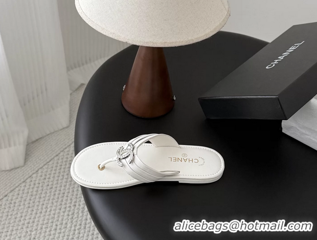 Good Taste Chanel CC Logo White Leather Flat Thong Sandals 6052403