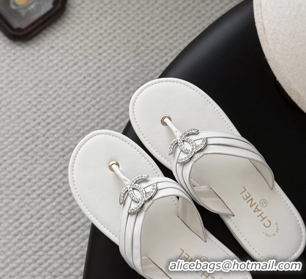 Good Taste Chanel CC Logo White Leather Flat Thong Sandals 6052403