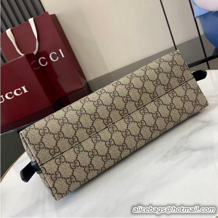 Pretty Style Gucci GG Emblem Canvas Medium Shoulder Bag 847449 Black 2026