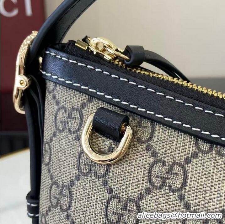 Pretty Style Gucci GG Emblem Canvas Medium Shoulder Bag 847449 Black 2026