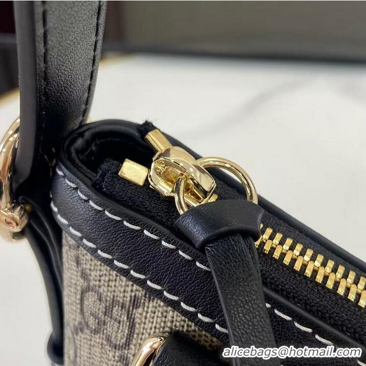 Pretty Style Gucci GG Emblem Canvas Medium Shoulder Bag 847449 Black 2026