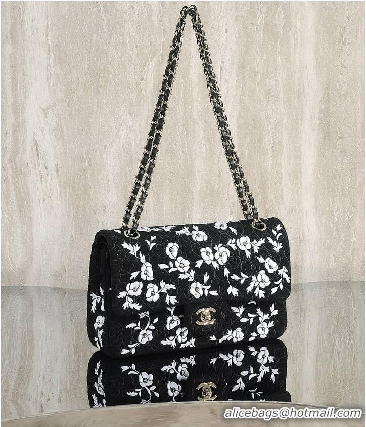 Discount Design Chanel Flap Bag With Floral Embroidery AS5168 Black/White 2026