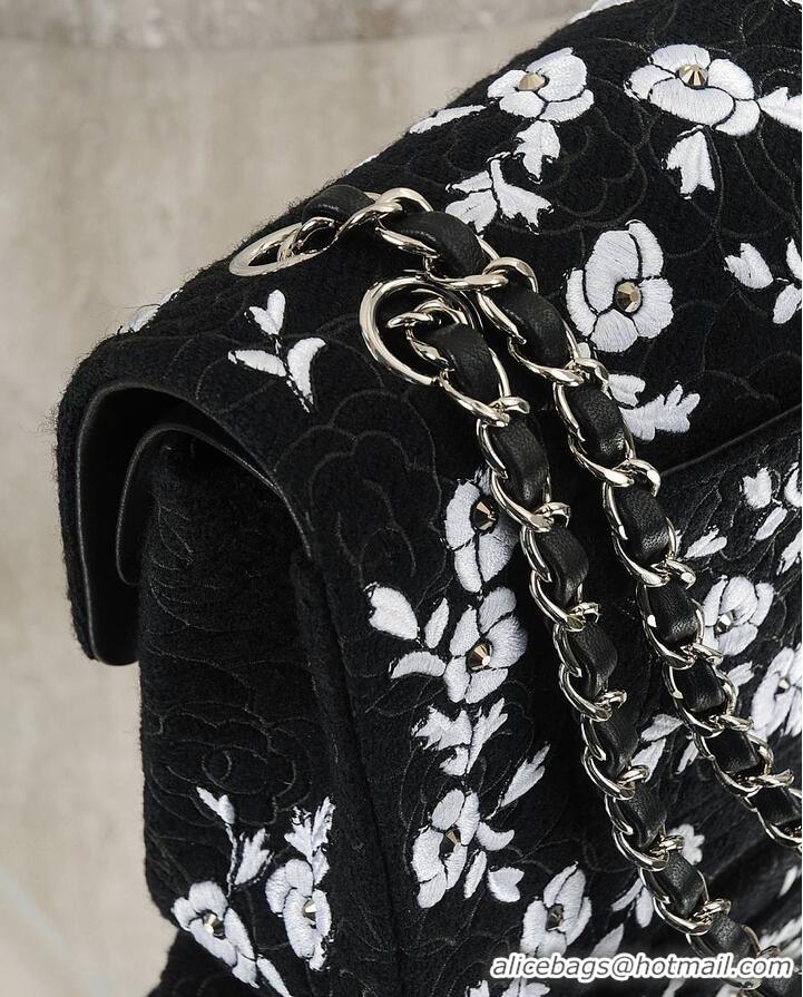 Discount Design Chanel Flap Bag With Floral Embroidery AS5168 Black/White 2026