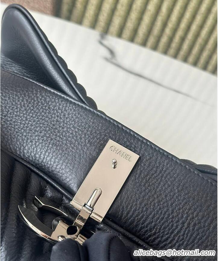 Modern Classic Chanel Leather Chevron Clutch AS4199 Black 2026