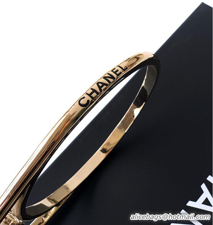 Promotional Chanel Pearl Ring Minaudiere With Plexi & gold-tone metal AS4660 Pearly White 2026