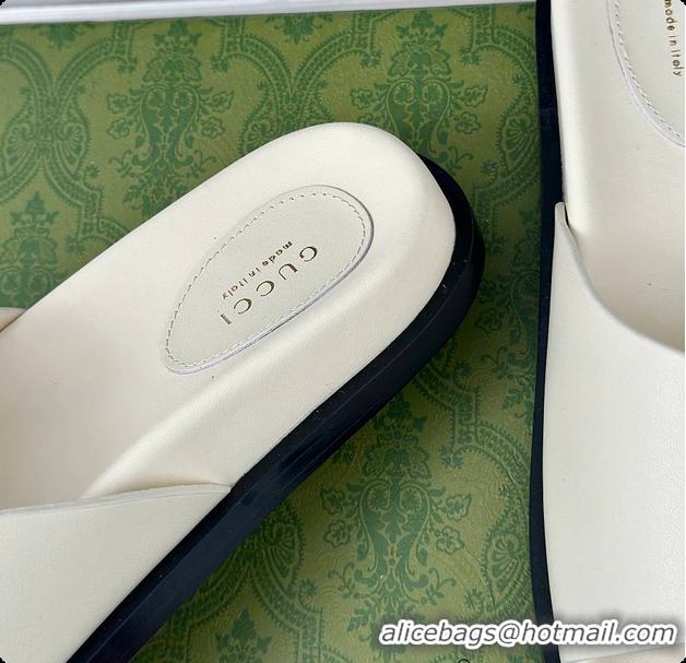 Duplicate Gucci Marina Chain Slide Sandals in White 60701510