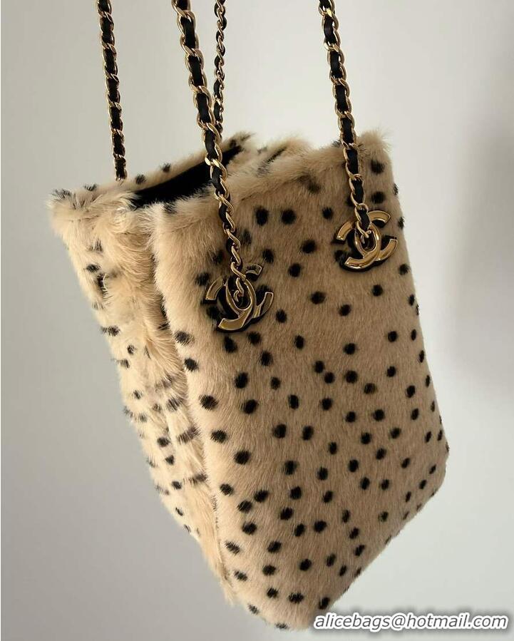 Best Price Chanel Metiers D'art Bucket Bag with Chain Lambskin and gold-plated metal CH5908 Light beige/black 2026