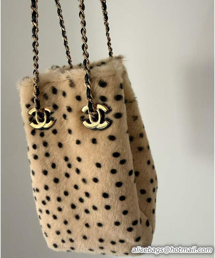 Best Price Chanel Metiers D'art Bucket Bag with Chain Lambskin and gold-plated metal CH5908 Light beige/black 2026