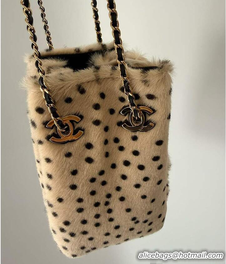 Best Price Chanel Metiers D'art Bucket Bag with Chain Lambskin and gold-plated metal CH5908 Light beige/black 2026