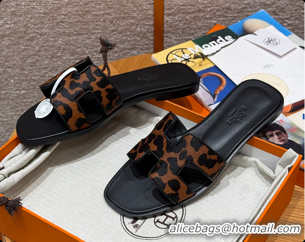Luxurious Hermes Oran sandal Gold / Black 60702301