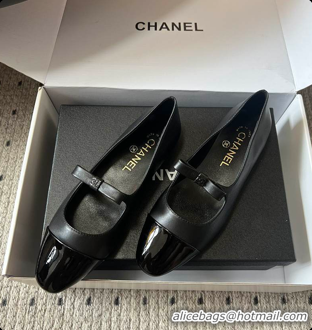 Charming Chanel Mary Jane Bicolor Patent Cap-Toe Shoes Black 60702601