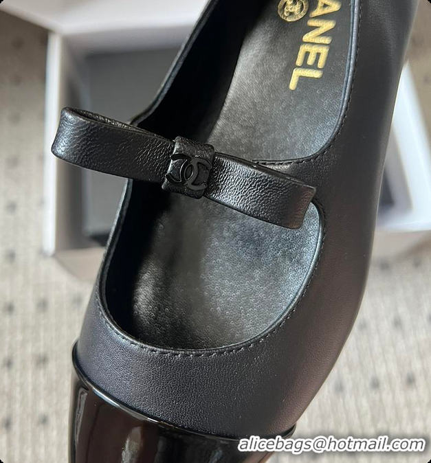Charming Chanel Mary Jane Bicolor Patent Cap-Toe Shoes Black 60702601