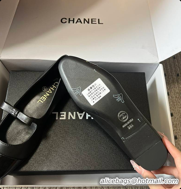 Charming Chanel Mary Jane Bicolor Patent Cap-Toe Shoes Black 60702601
