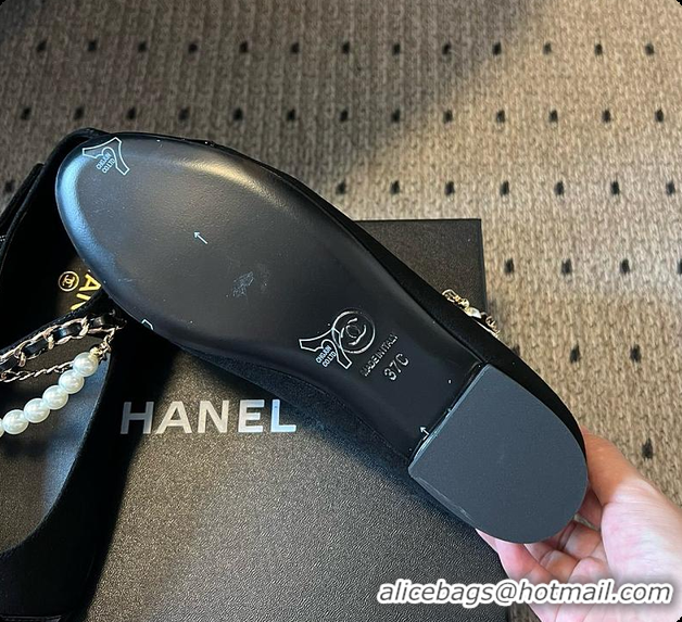 Buy Discount Chanel Mary Janes Lambskin, Patent calfskin, Faux Pearls Black 60702609