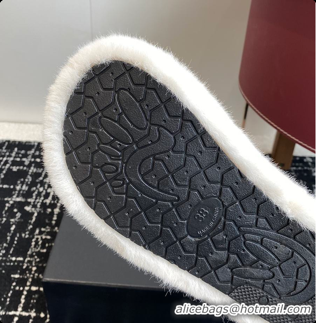 Pretty Style Chanel Classic Four-Season CC Furry Slippers White 60702615