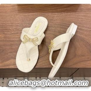 Sumptuous Chanel Quilted Lambskin Thong Sandals With Bow Detail White & Gold 60702704