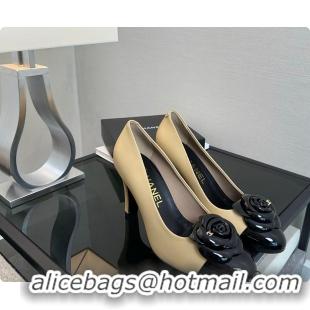 Top Design Chanel Camellia Patent Leather Pumps with CC Logo Beige & Black 60702705