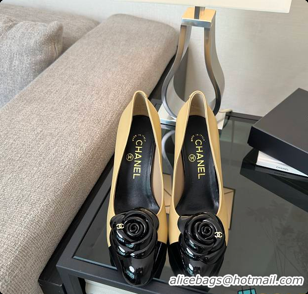 Top Design Chanel Camellia Patent Leather Pumps with CC Logo Beige & Black 60702705