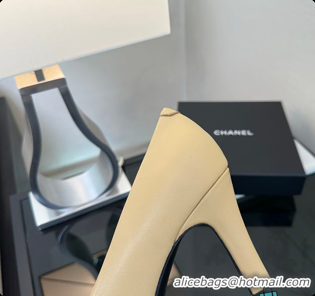 Top Design Chanel Camellia Patent Leather Pumps with CC Logo Beige & Black 60702705