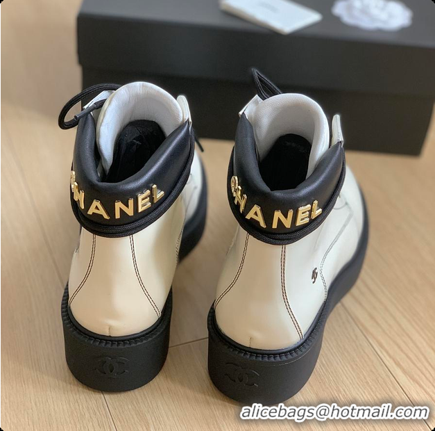 Buy Luxury Chanel Boots White 60702719