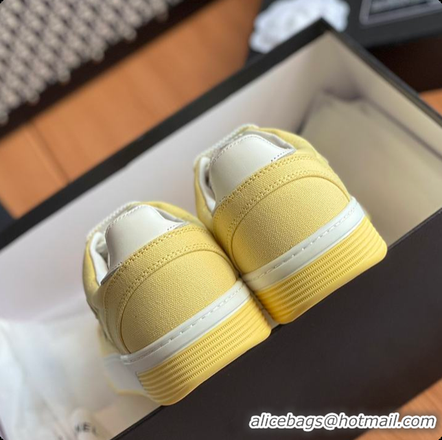 Luxurious Chanel Yellow White CC Logo Suede Sneakers 60702702