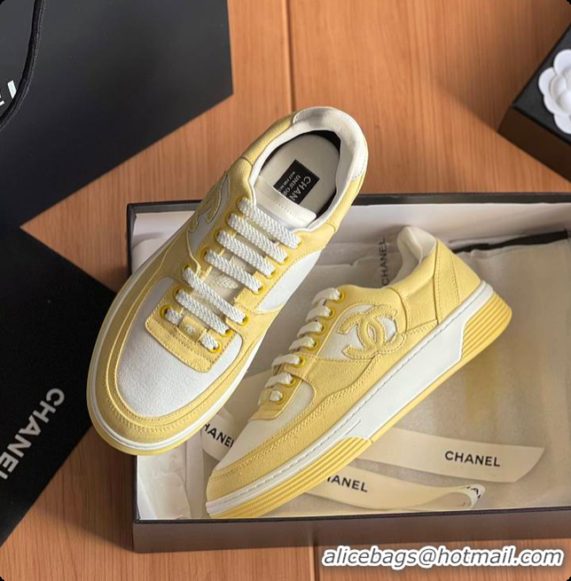Luxurious Chanel Yellow White CC Logo Suede Sneakers 60702702