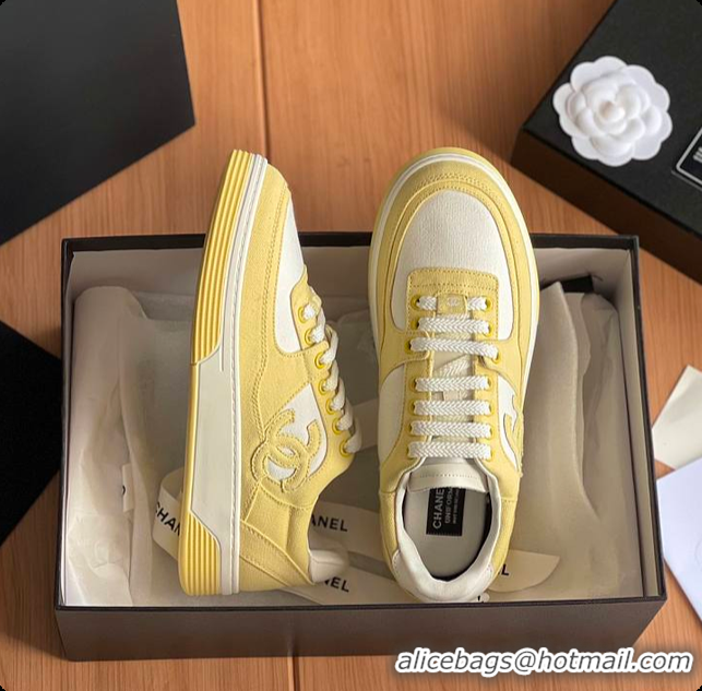 Luxurious Chanel Yellow White CC Logo Suede Sneakers 60702702