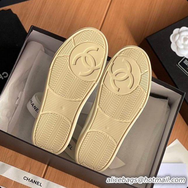 Good Product Chanel Beige White CC Logo Suede Sneakers 60702702