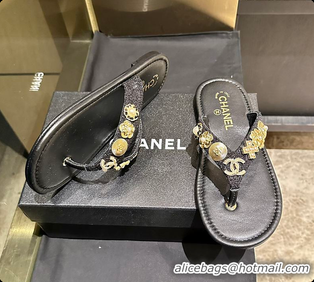Pretty Style Chanel Thongs Lambskin & metal Slipper Black 60703006