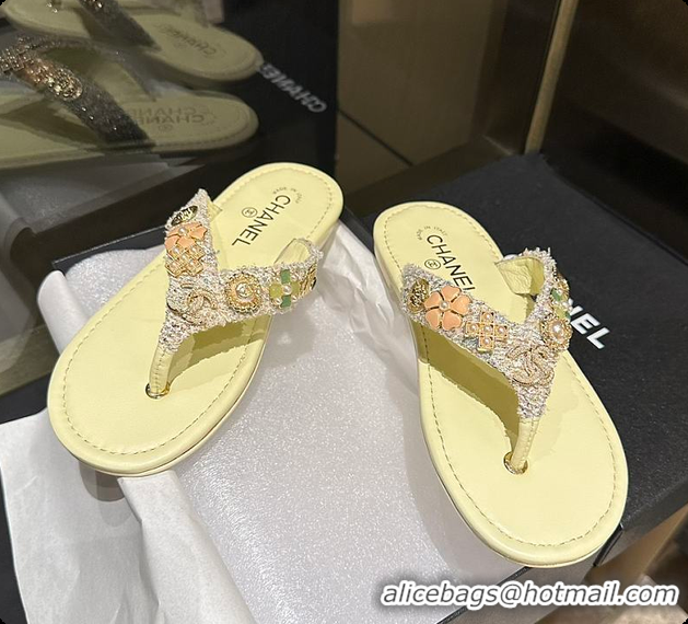 Pretty Style Chanel Thongs Lambskin & metal Slipper Yellow 60703006